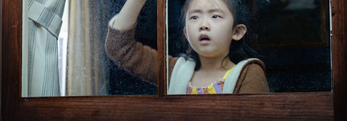 NĚKDO KLEPE NA DVEŘE - film Kino Varšava