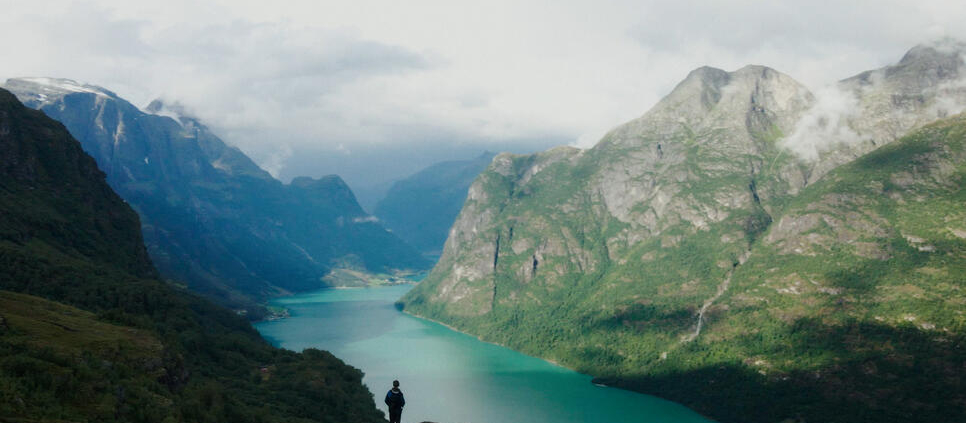 PÍSNĚ ZEMĚ - film Kino Varšava